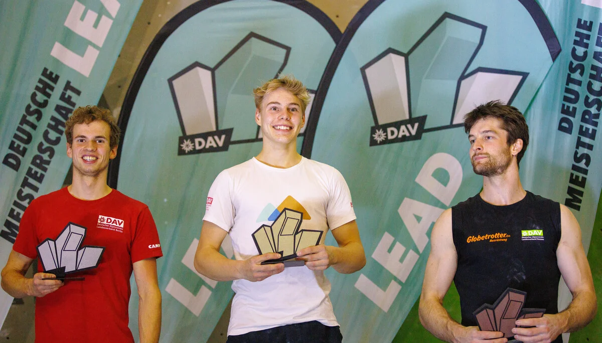 Podium Herren, v.l. Linus Raatz, Yannick Vogel und Jan Hojer, Finale Deutsche Meisterschaft Lead, Neu-Ulm 2022-10-02 | © DAV/Marco Kost