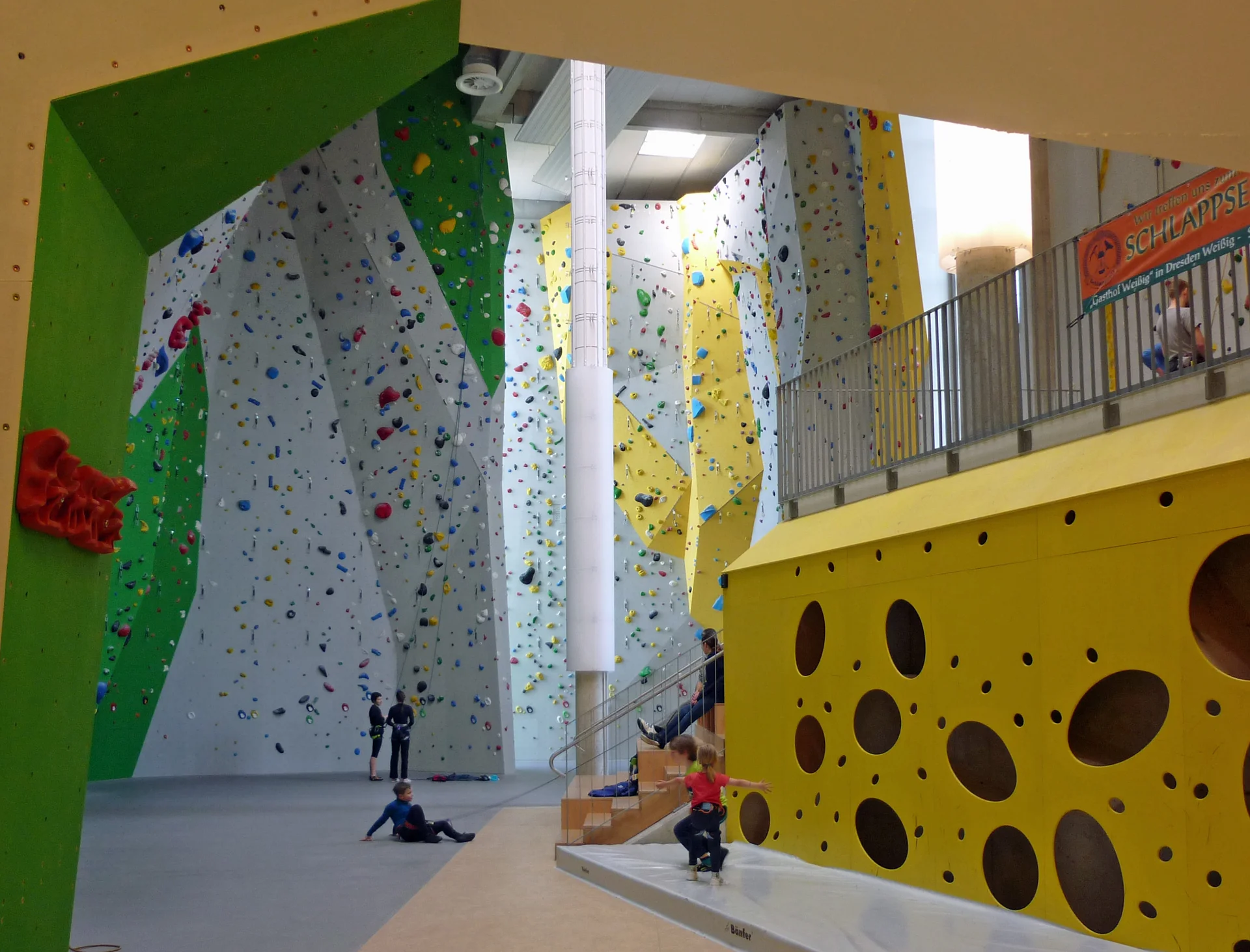  DAV-Kletterzentrum des Sächsischen Bergsteigerbundes in Dresden in der Papiermühlengasse, 2015 | © SchiDD, Wikimedia commons, CC-BY-SA-4.0