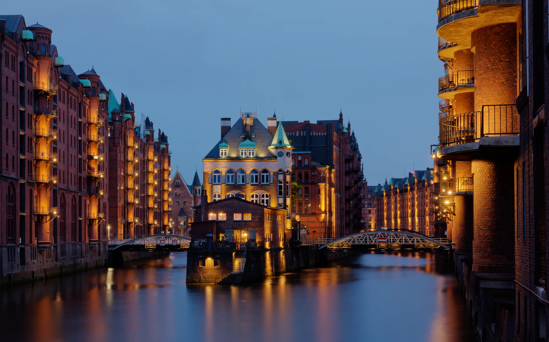 Hamburg, Speicherstadt, Wasserschloss | © Dietmar Rabich, Wikimedia Commons, CC-BY-SA-4.0
