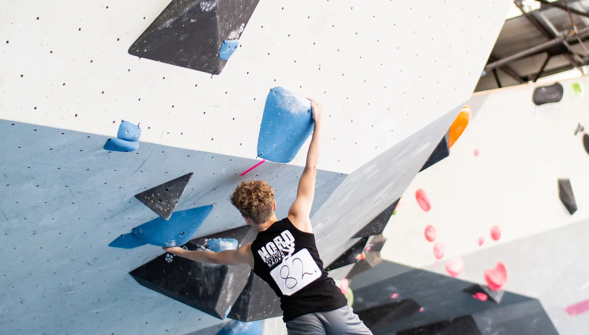 Landesmeisterschaft_Bouldern_Berlin_Sachsen_2022_Finale_Jugend_BC | © Kilian Dorner