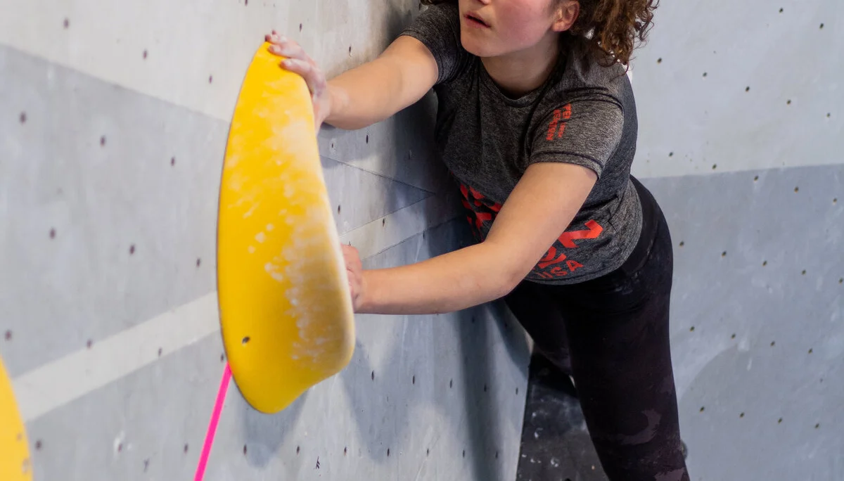 Landesmeisterschaft_Bouldern_Berlin_Sachsen_2022_Finale_Jugend_BC | © Kilian Dorner