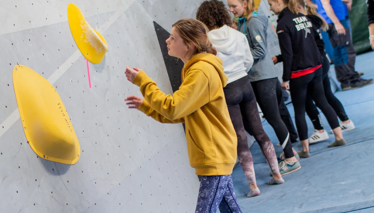 Landesmeisterschaft_Bouldern_Berlin_Sachsen_2022_Finale_Jugend_BC | © Kilian Dorner