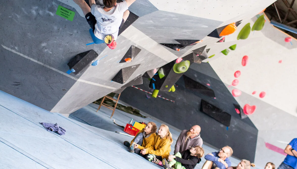 Landesmeisterschaft_Bouldern_Berlin_Sachsen_2022_Finale_Jugend_BC | © Kilian Dorner