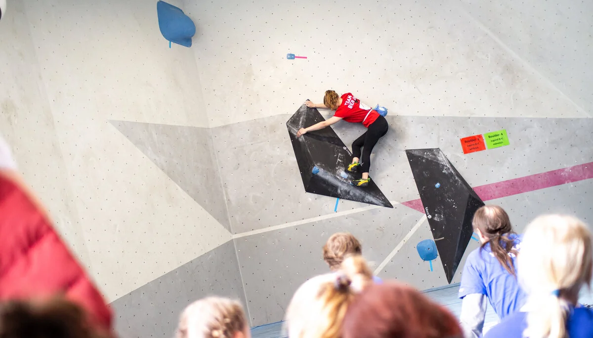 Landesmeisterschaft_Bouldern_Berlin_Sachsen_2022_Finale_Jugend_BC | © Kilian Dorner
