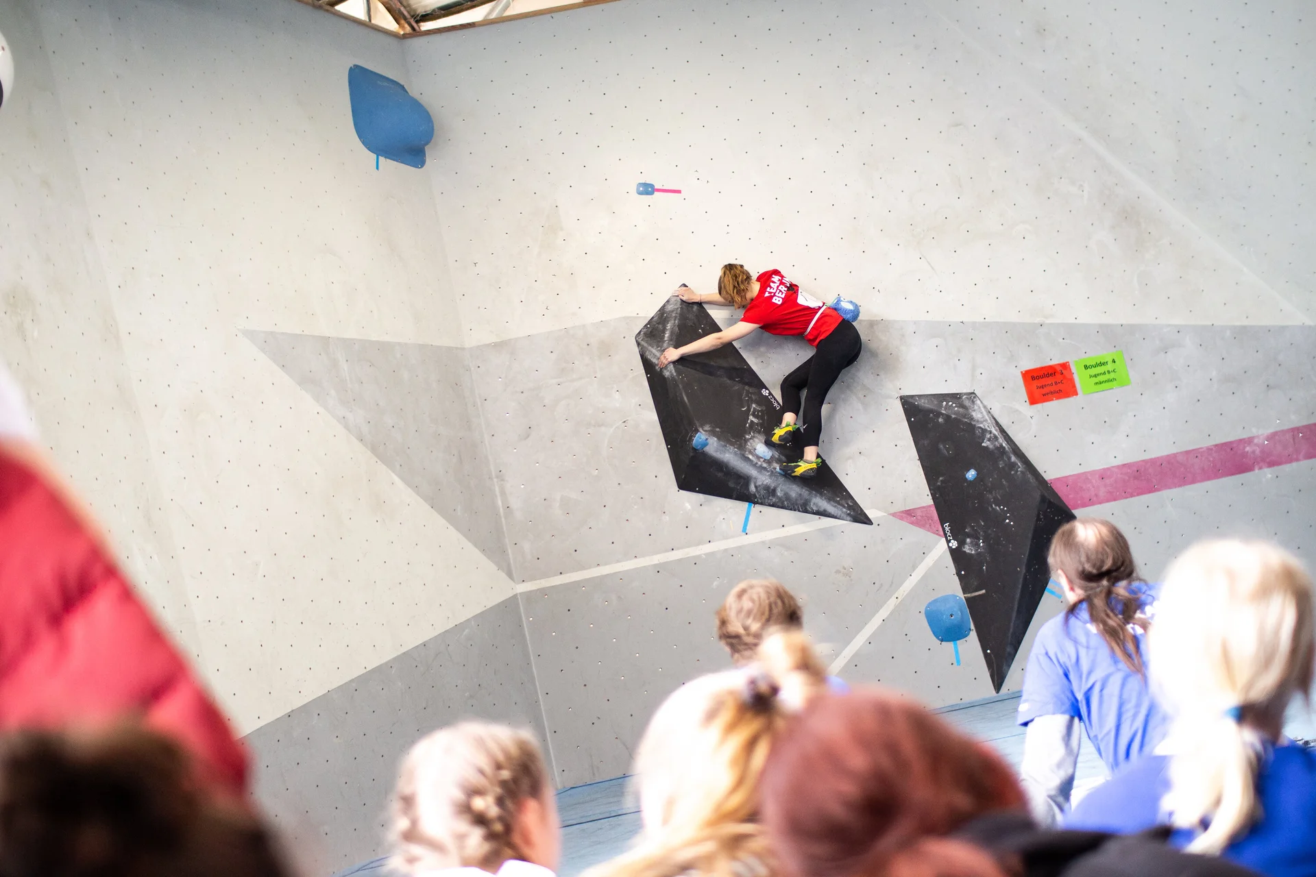 Landesmeisterschaft_Bouldern_Berlin_Sachsen_2022_Finale_Jugend_BC | © Kilian Dorner