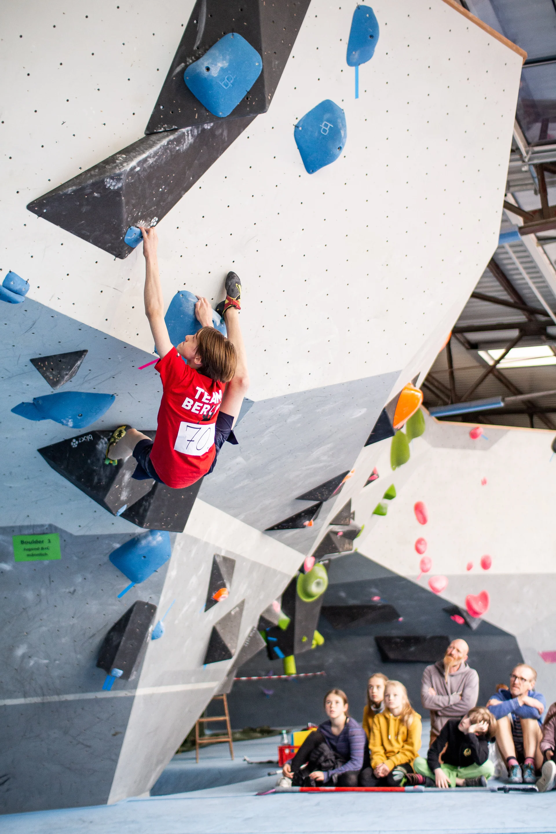 Landesmeisterschaft_Bouldern_Berlin_Sachsen_2022_Finale_Jugend_BC | © Kilian Dorner