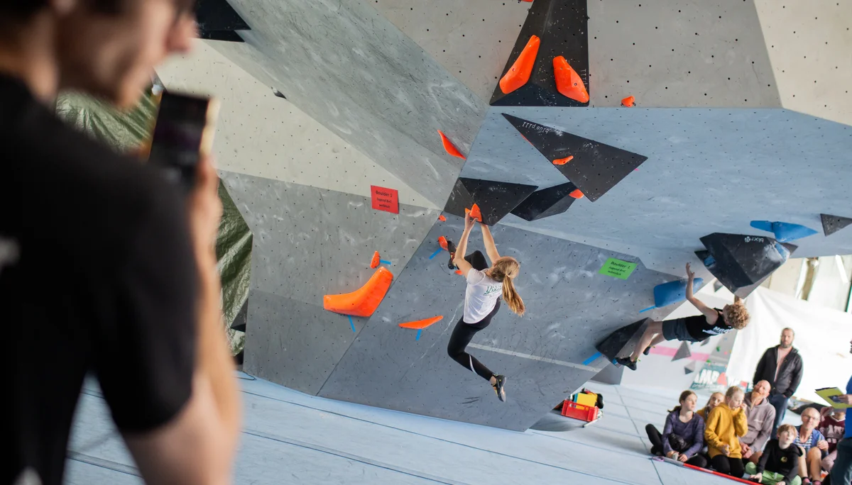 Landesmeisterschaft_Bouldern_Berlin_Sachsen_2022_Finale_Jugend_BC | © Kilian Dorner