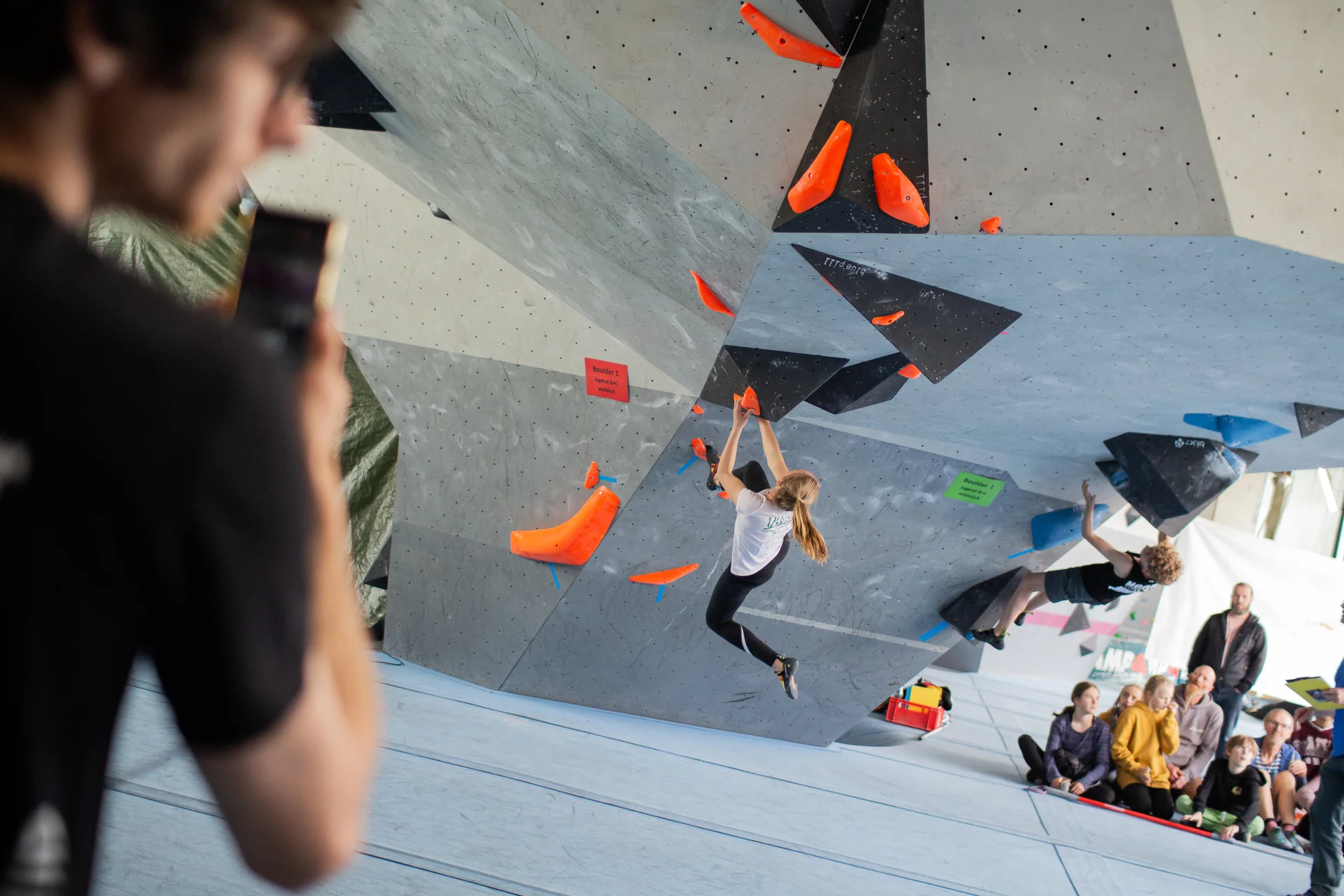 Landesmeisterschaft_Bouldern_Berlin_Sachsen_2022_Finale_Jugend_BC | © Kilian Dorner