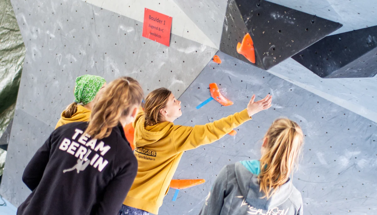Landesmeisterschaft_Bouldern_Berlin_Sachsen_2022_Finale_Jugend_BC | © Kilian Dorner