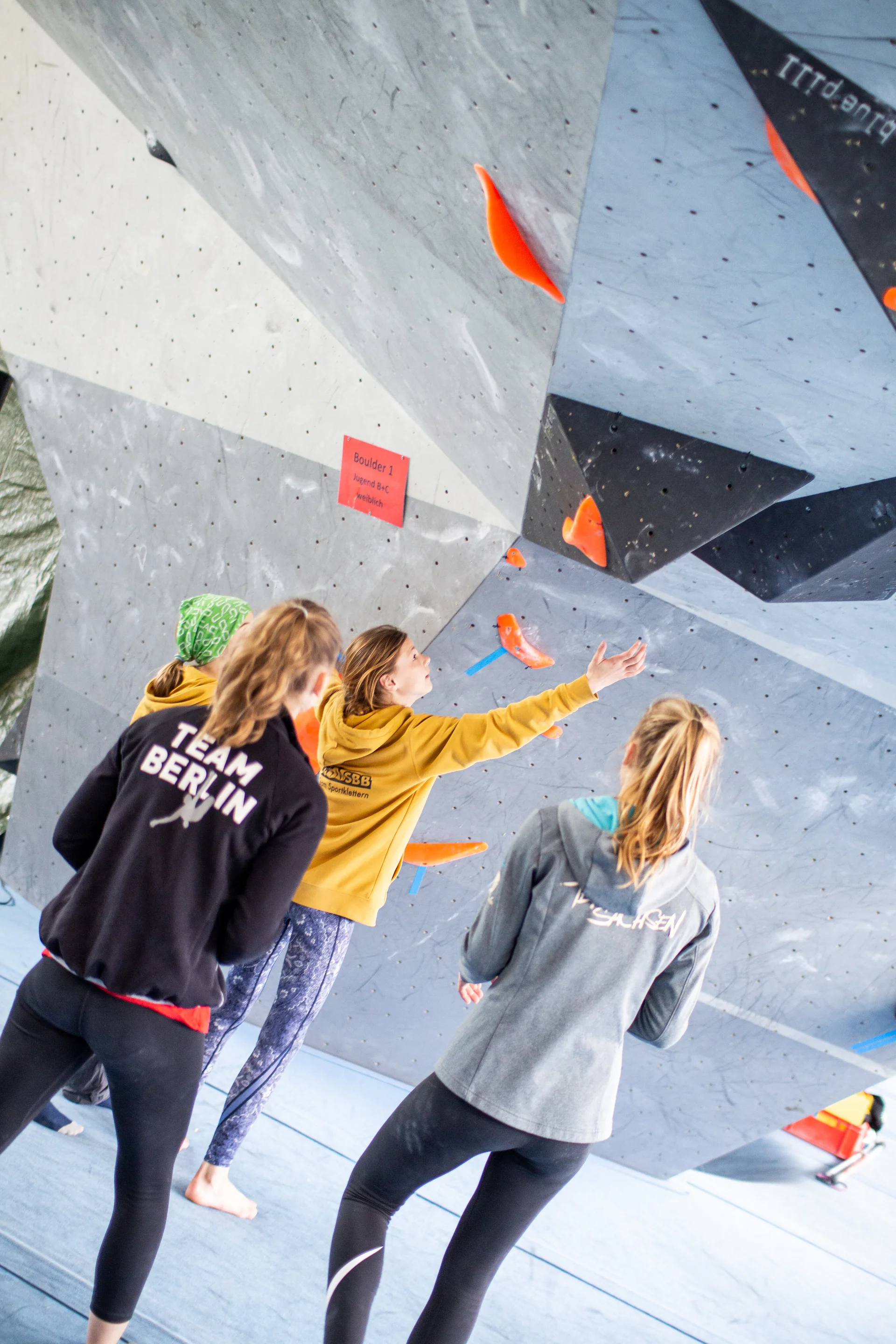 Landesmeisterschaft_Bouldern_Berlin_Sachsen_2022_Finale_Jugend_BC | © Kilian Dorner