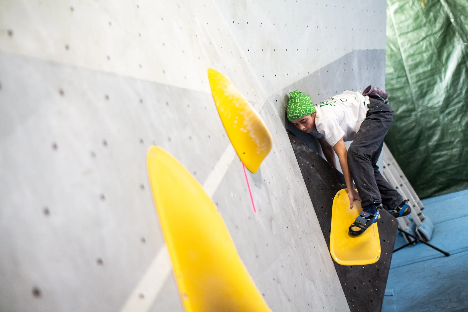 Landesmeisterschaft_Bouldern_Berlin_Sachsen_2022_Finale_Jugend_BC | © Kilian Dorner