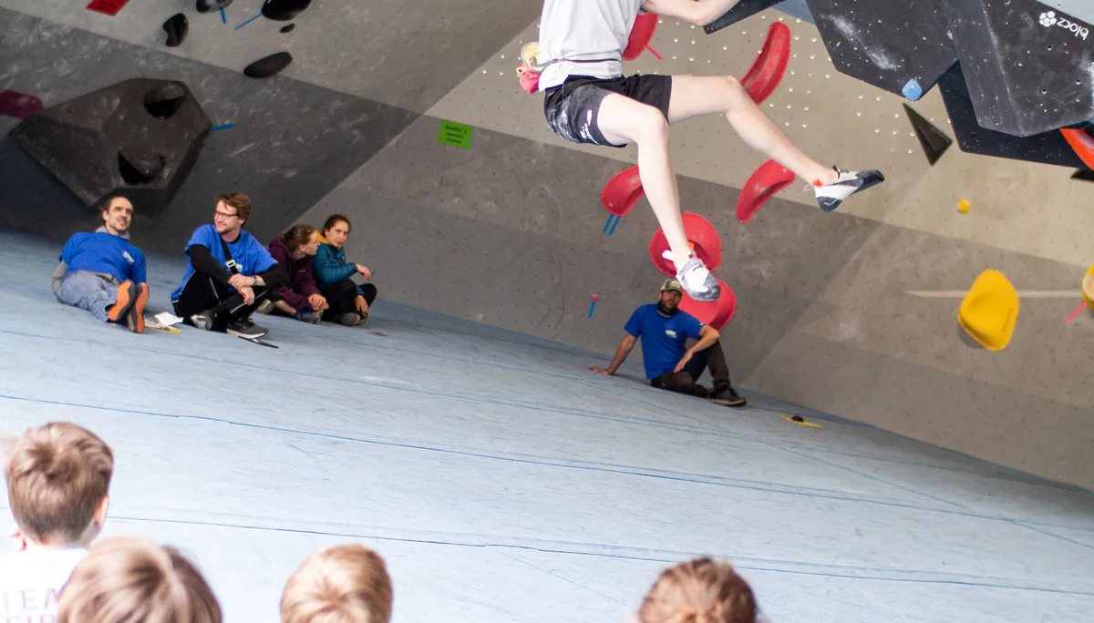 Landesmeisterschaft_Bouldern_Berlin_Sachsen_2022_Finale_Jugend_BC | © Kilian Dorner