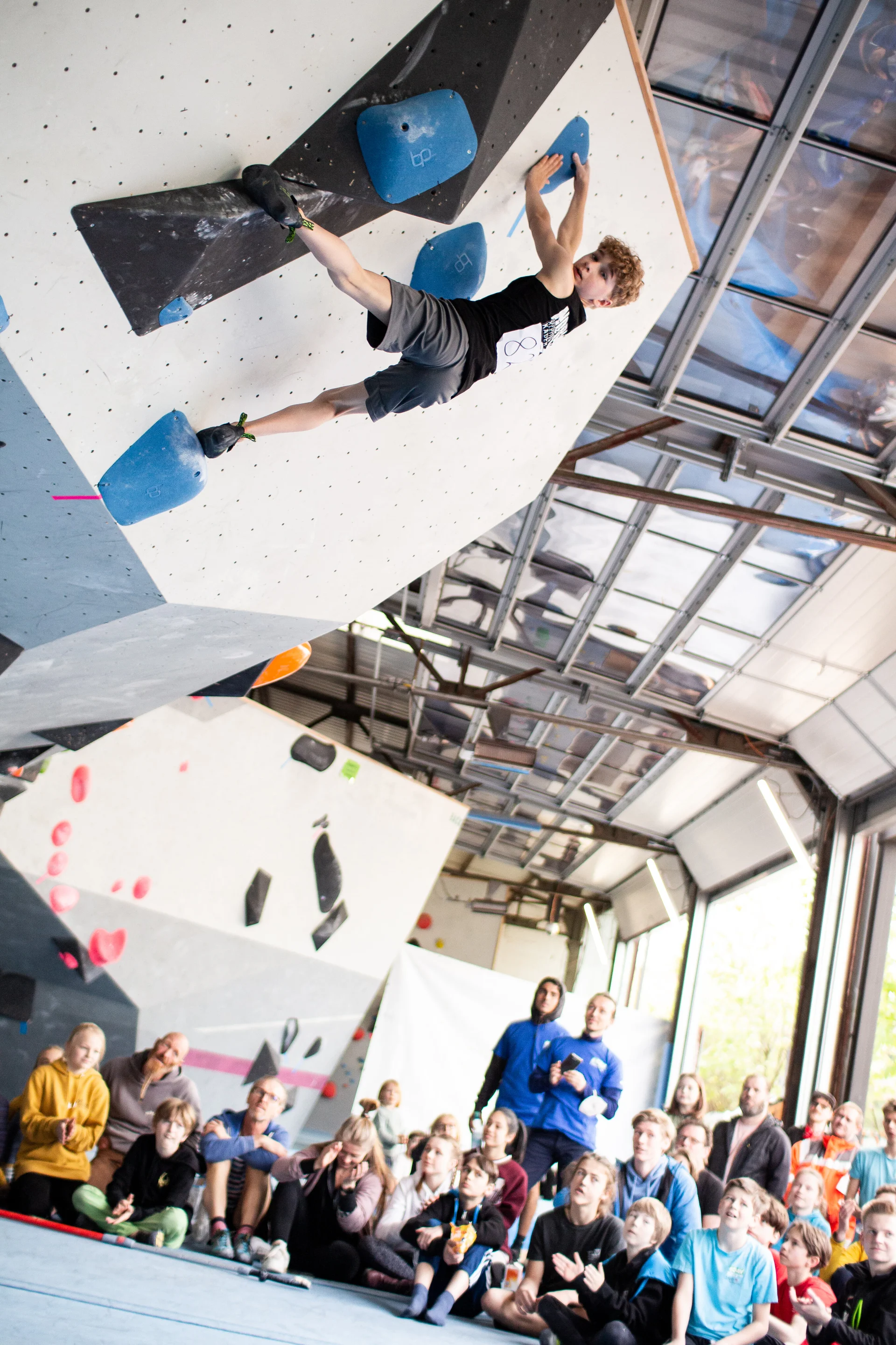 Landesmeisterschaft_Bouldern_Berlin_Sachsen_2022_Finale_Jugend_BC | © Kilian Dorner