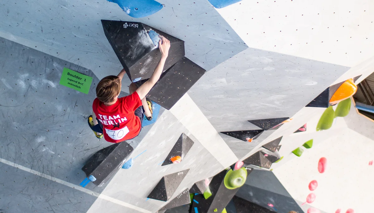 Landesmeisterschaft_Bouldern_Berlin_Sachsen_2022_Finale_Jugend_BC | © Kilian Dorner
