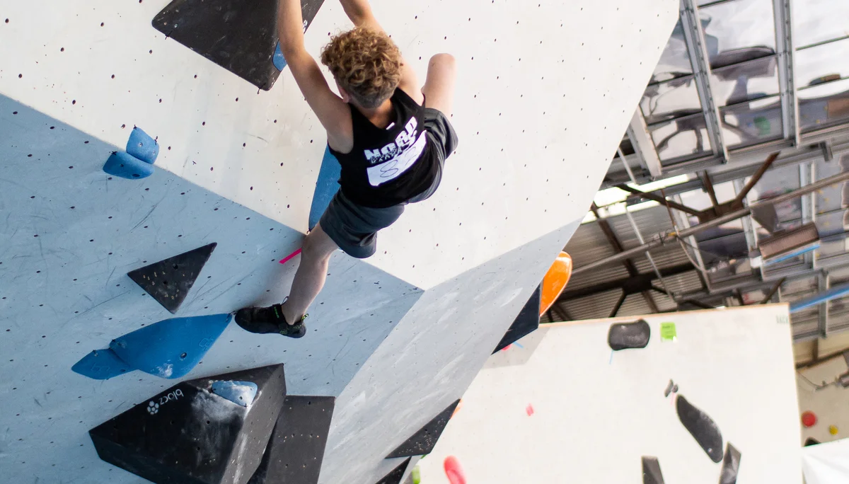 Landesmeisterschaft_Bouldern_Berlin_Sachsen_2022_Finale_Jugend_BC | © Kilian Dorner