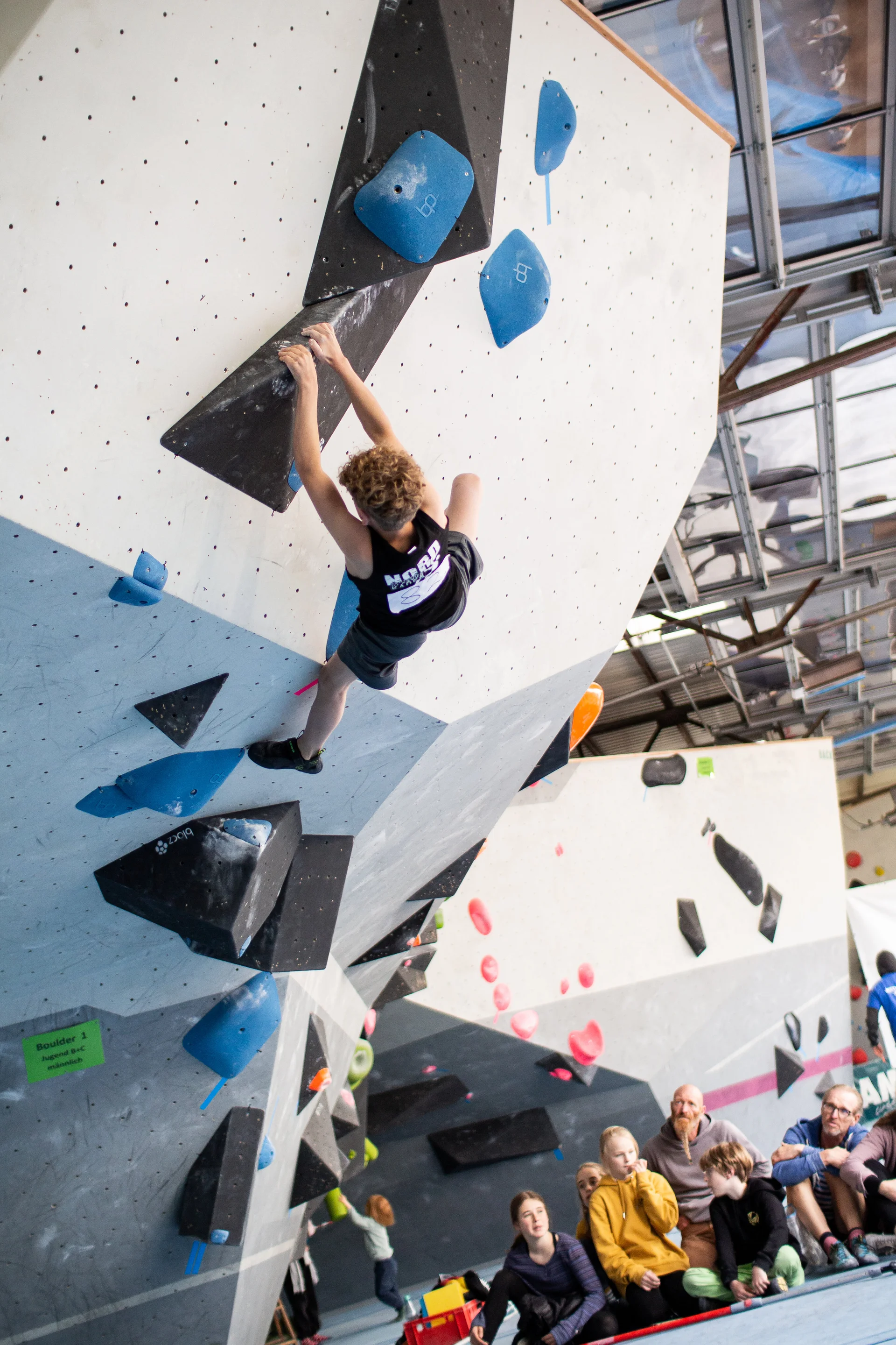 Landesmeisterschaft_Bouldern_Berlin_Sachsen_2022_Finale_Jugend_BC | © Kilian Dorner