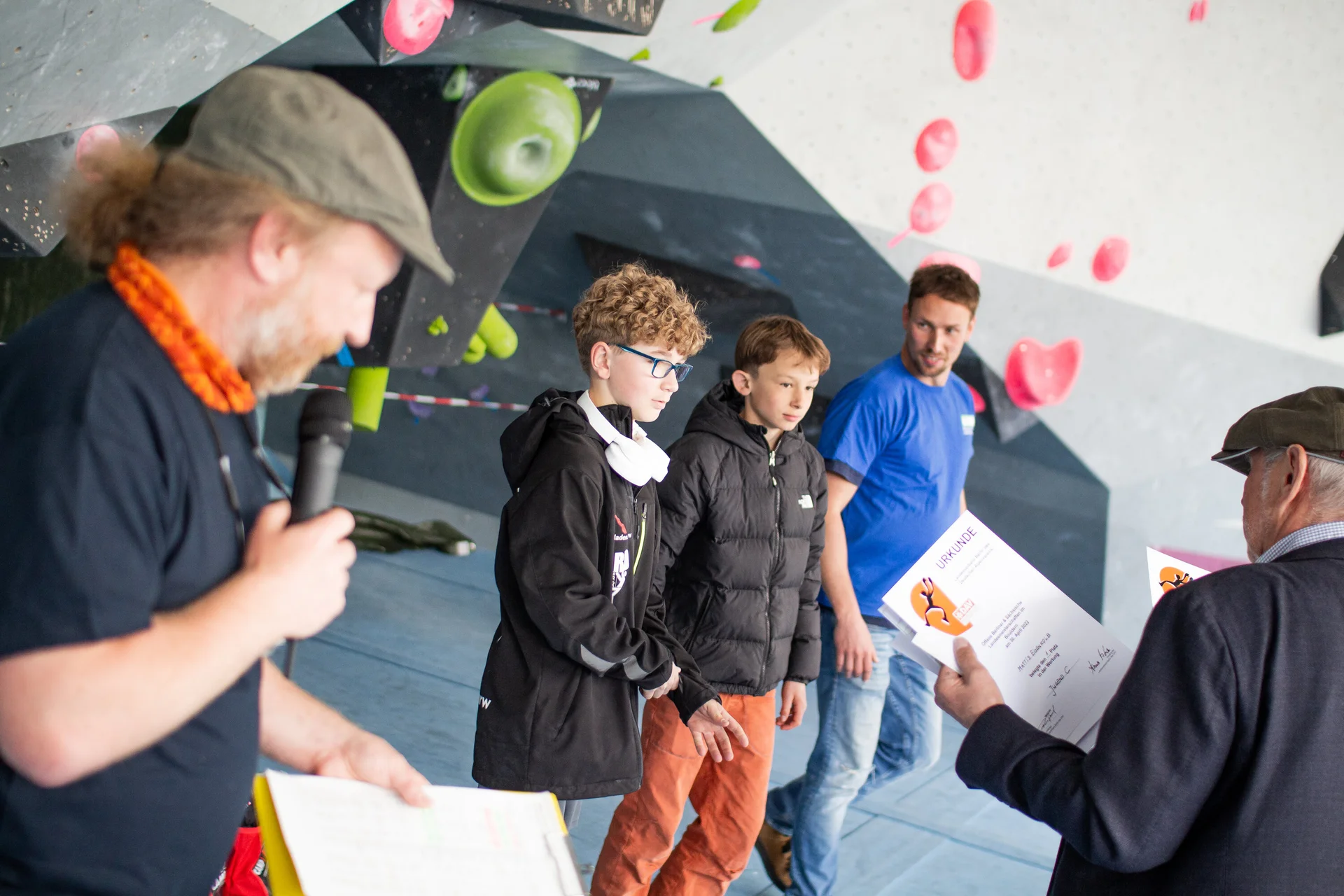 Landesmeisterschaft_Bouldern_Berlin_Sachsen_2022_Finale_Jugend_BC | © Kilian Dorner