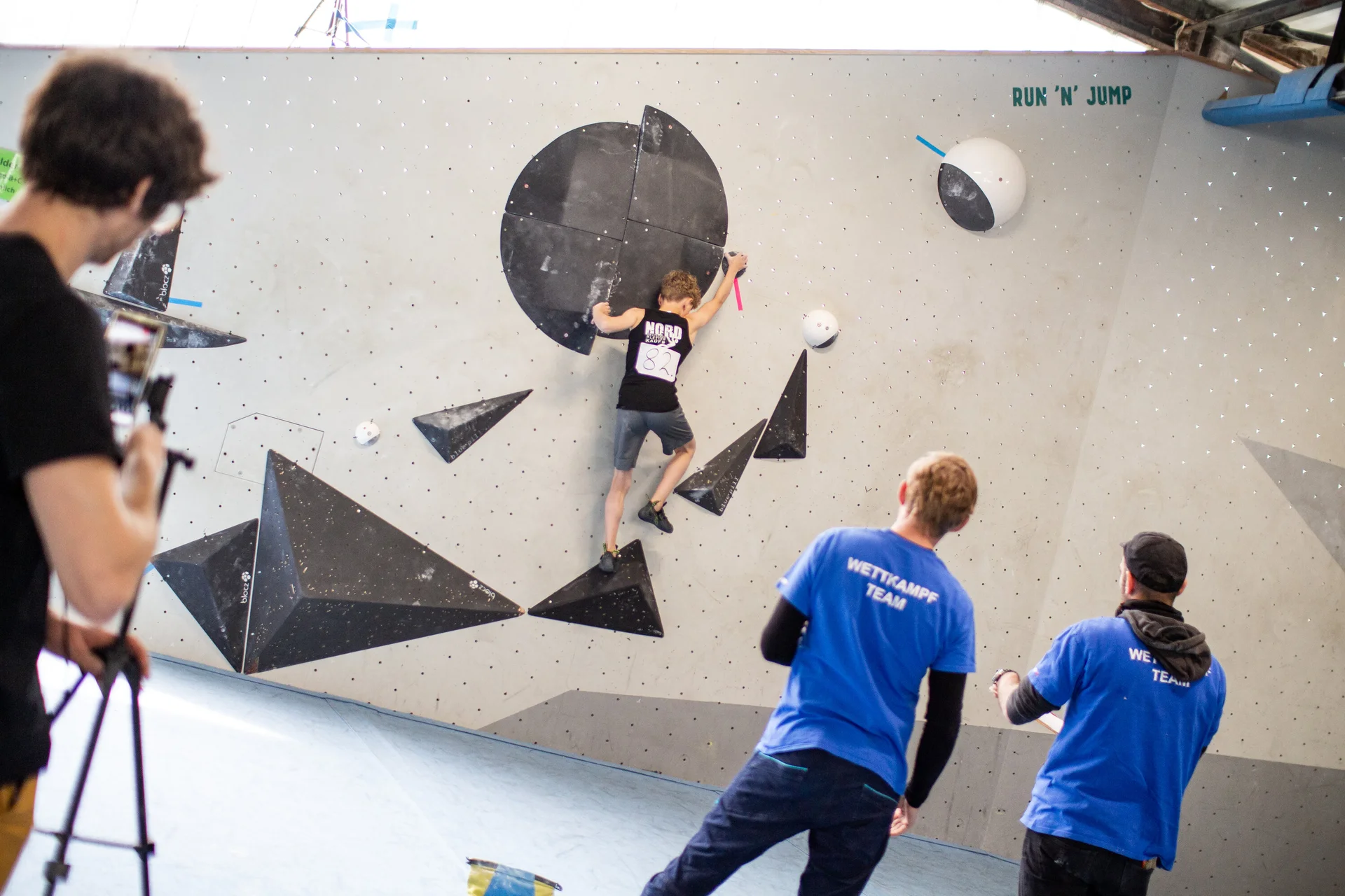 Landesmeisterschaft_Bouldern_Berlin_Sachsen_2022_Finale_Jugend_BC | © Kilian Dorner
