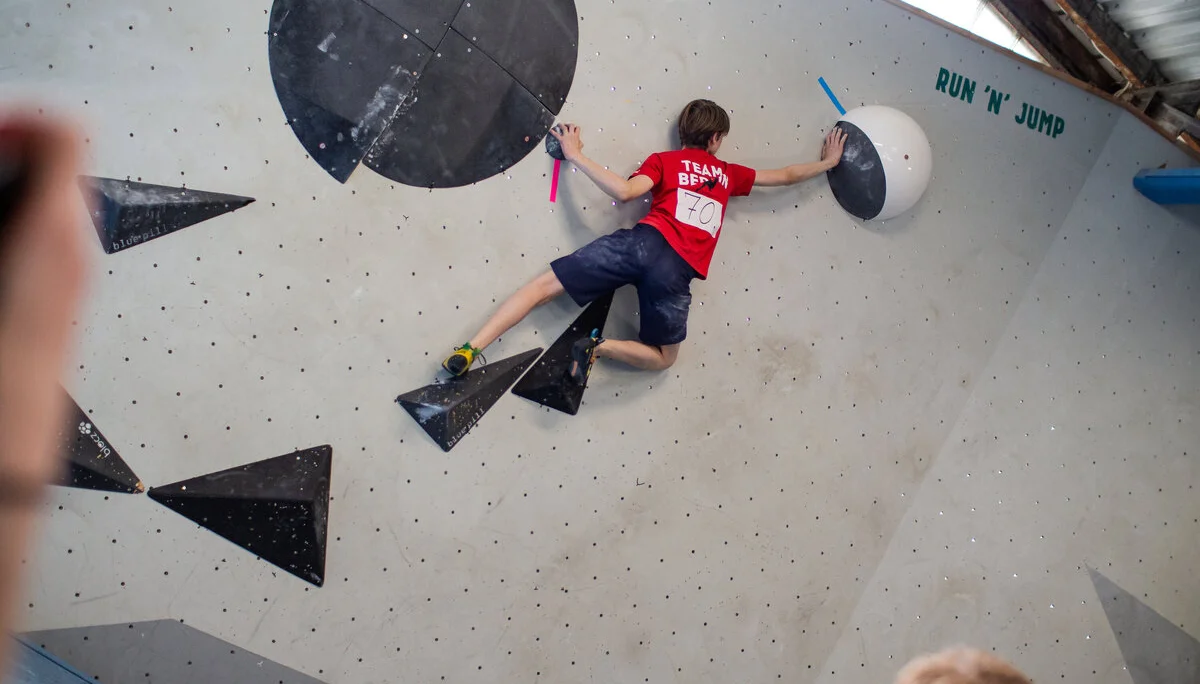 Landesmeisterschaft_Bouldern_Berlin_Sachsen_2022_Finale_Jugend_BC | © Kilian Dorner