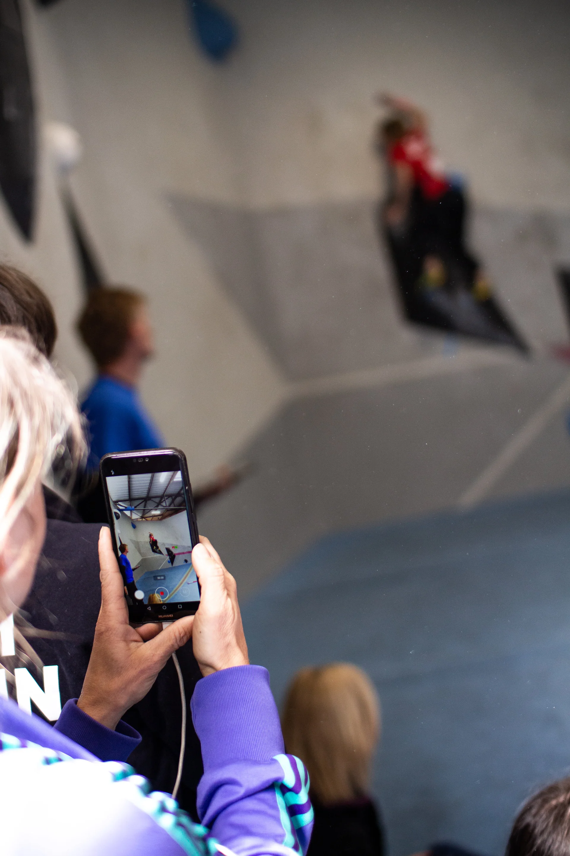 Landesmeisterschaft_Bouldern_Berlin_Sachsen_2022_Finale_Jugend_BC | © Kilian Dorner
