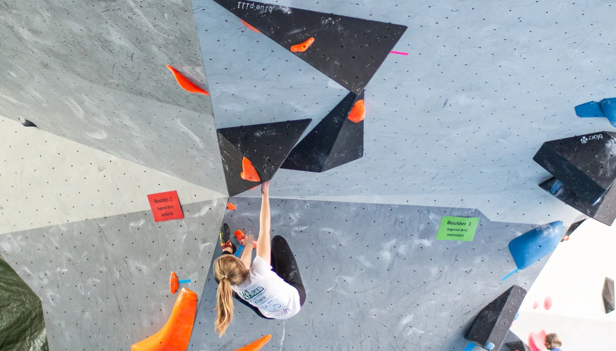 Landesmeisterschaft_Bouldern_Berlin_Sachsen_2022_Finale_Jugend_BC | © Kilian Dorner