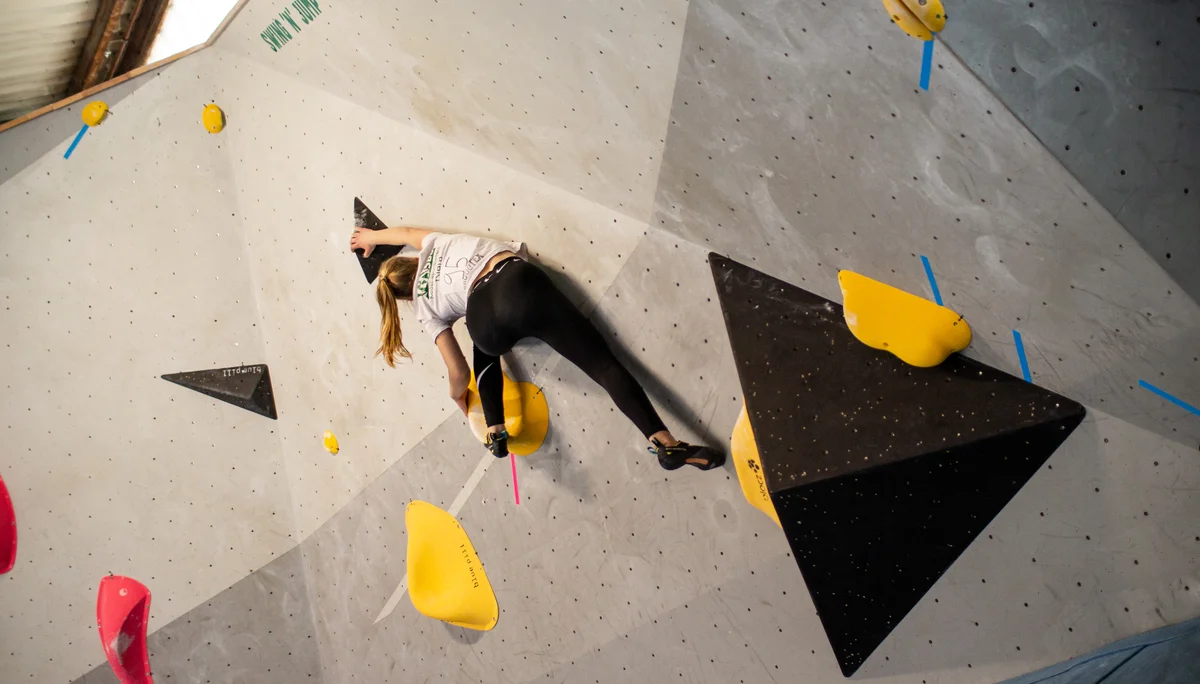 Landesmeisterschaft_Bouldern_Berlin_Sachsen_2022_Finale_Jugend_BC | © Kilian Dorner