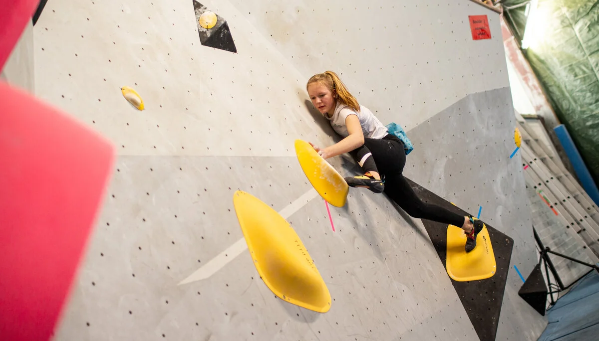 Landesmeisterschaft_Bouldern_Berlin_Sachsen_2022_Finale_Jugend_BC | © Kilian Dorner