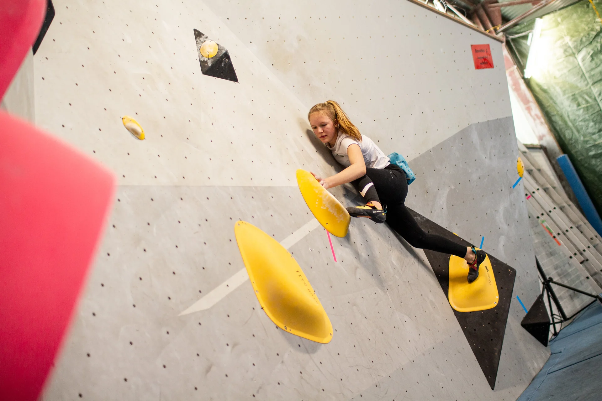 Landesmeisterschaft_Bouldern_Berlin_Sachsen_2022_Finale_Jugend_BC | © Kilian Dorner