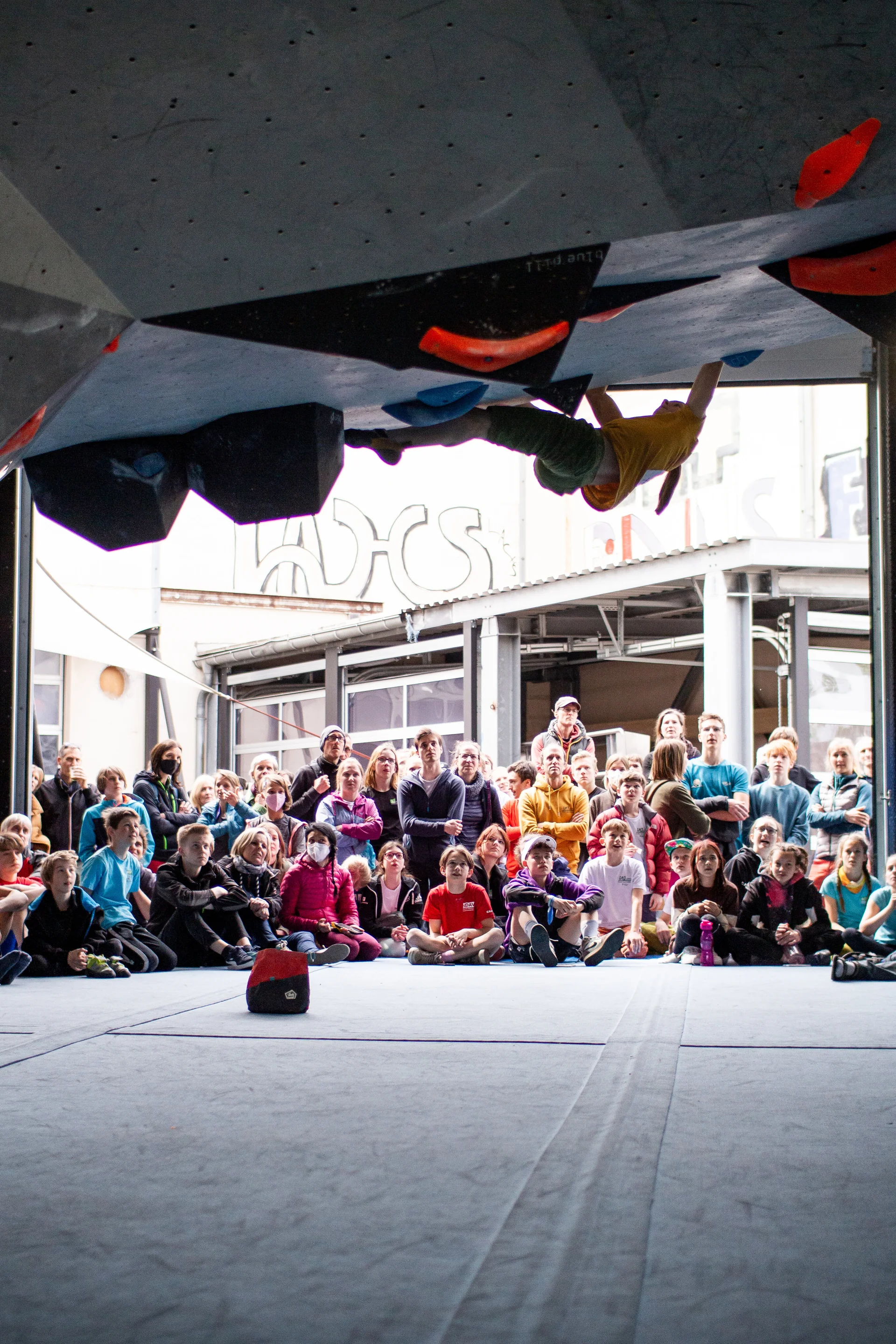 Landesmeisterschaft_Bouldern_Berlin_Sachsen_2022_Finale_Jugend_BC | © Kilian Dorner