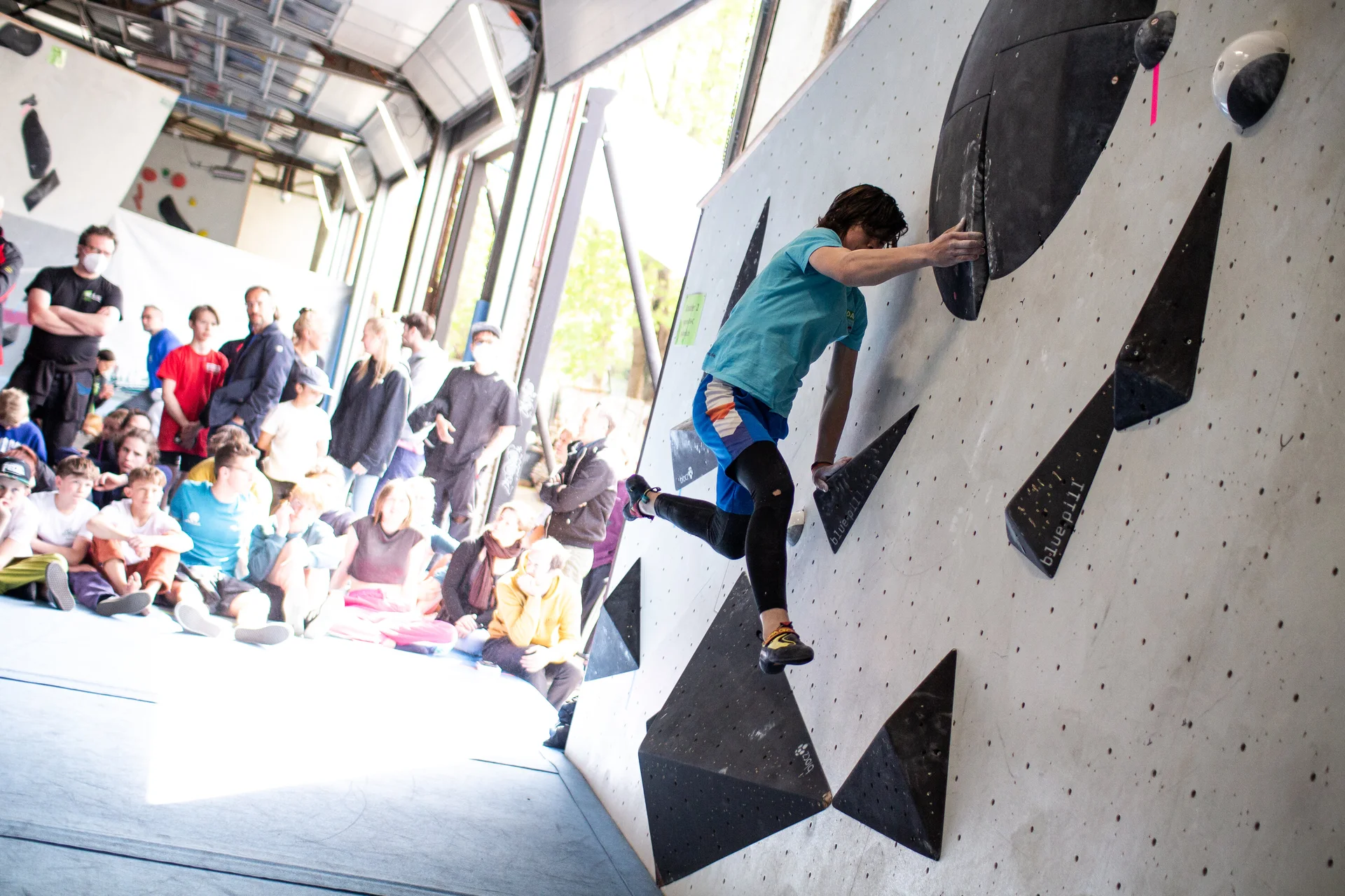 Landesmeisterschaft_Bouldern_Berlin_Sachsen_2022_Finale_Jugend_BC | © Kilian Dorner