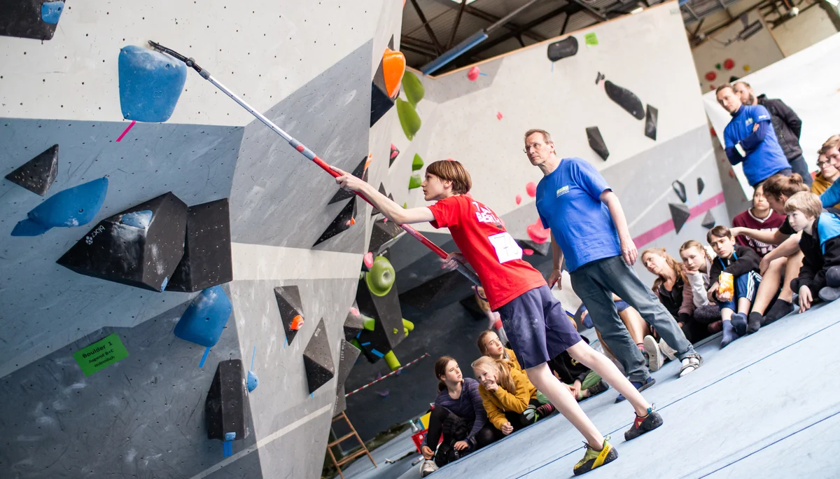 Landesmeisterschaft_Bouldern_Berlin_Sachsen_2022_Finale_Jugend_BC | © Kilian Dorner