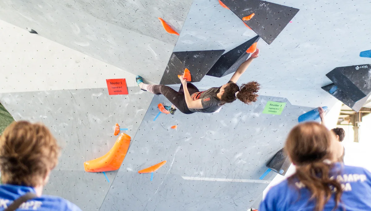 Landesmeisterschaft_Bouldern_Berlin_Sachsen_2022_Finale_Jugend_BC | © Kilian Dorner