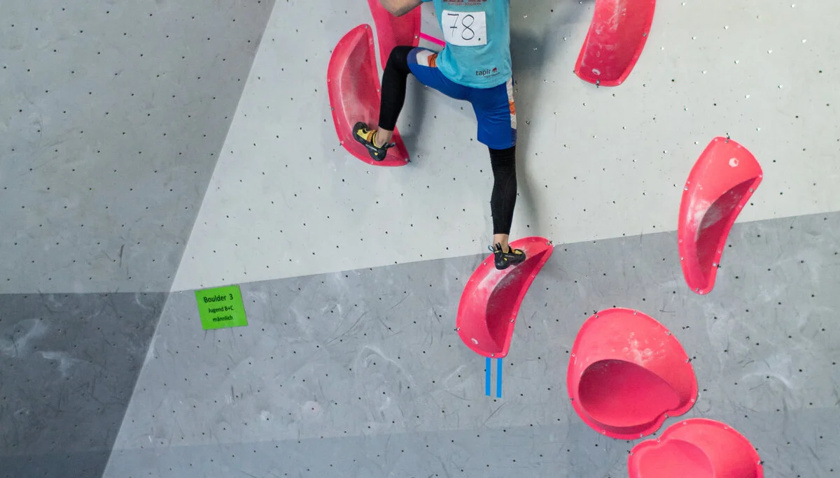 Landesmeisterschaft_Bouldern_Berlin_Sachsen_2022_Finale_Jugend_BC | © Kilian Dorner