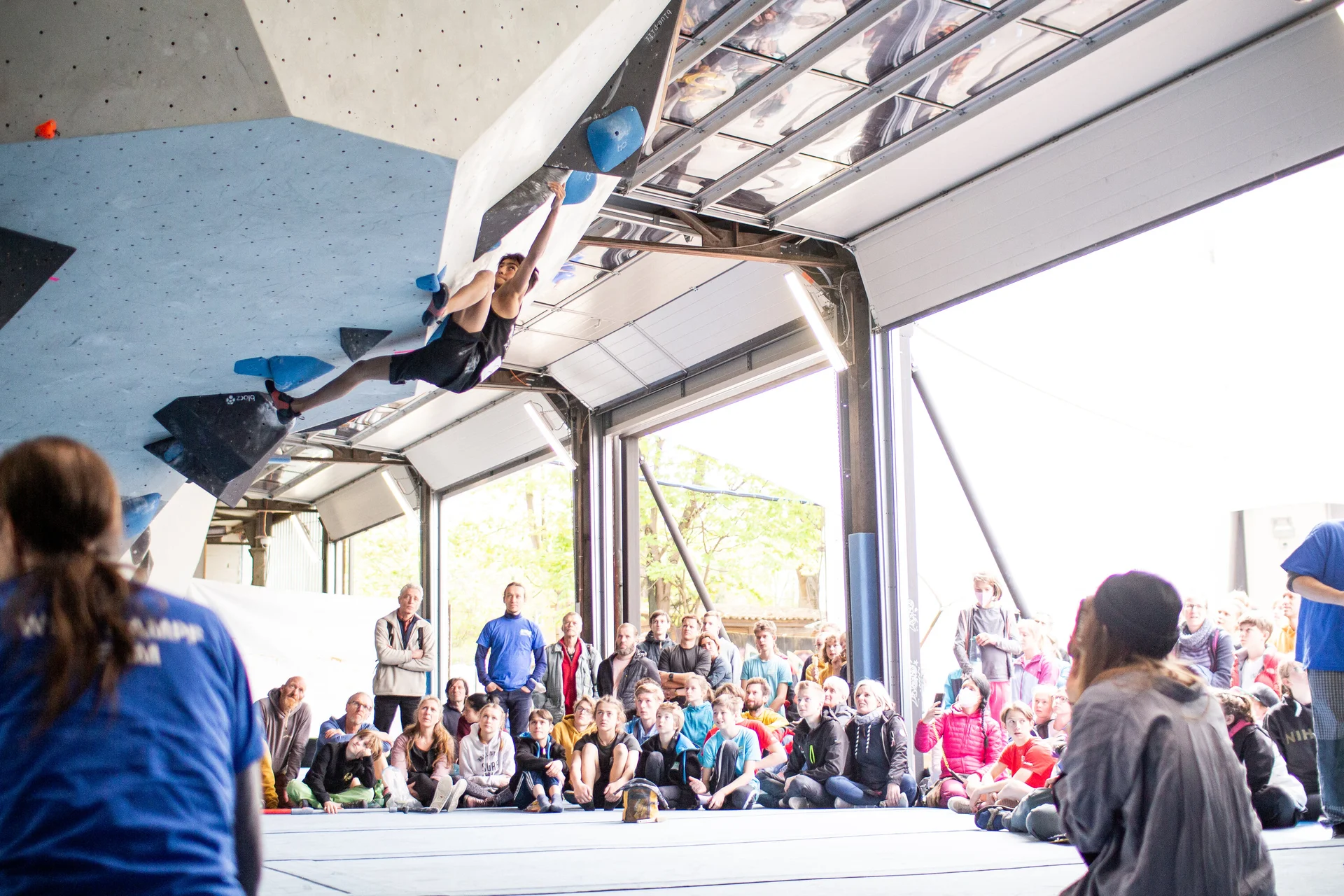 Landesmeisterschaft_Bouldern_Berlin_Sachsen_2022_Finale_Jugend_BC | © Kilian Dorner