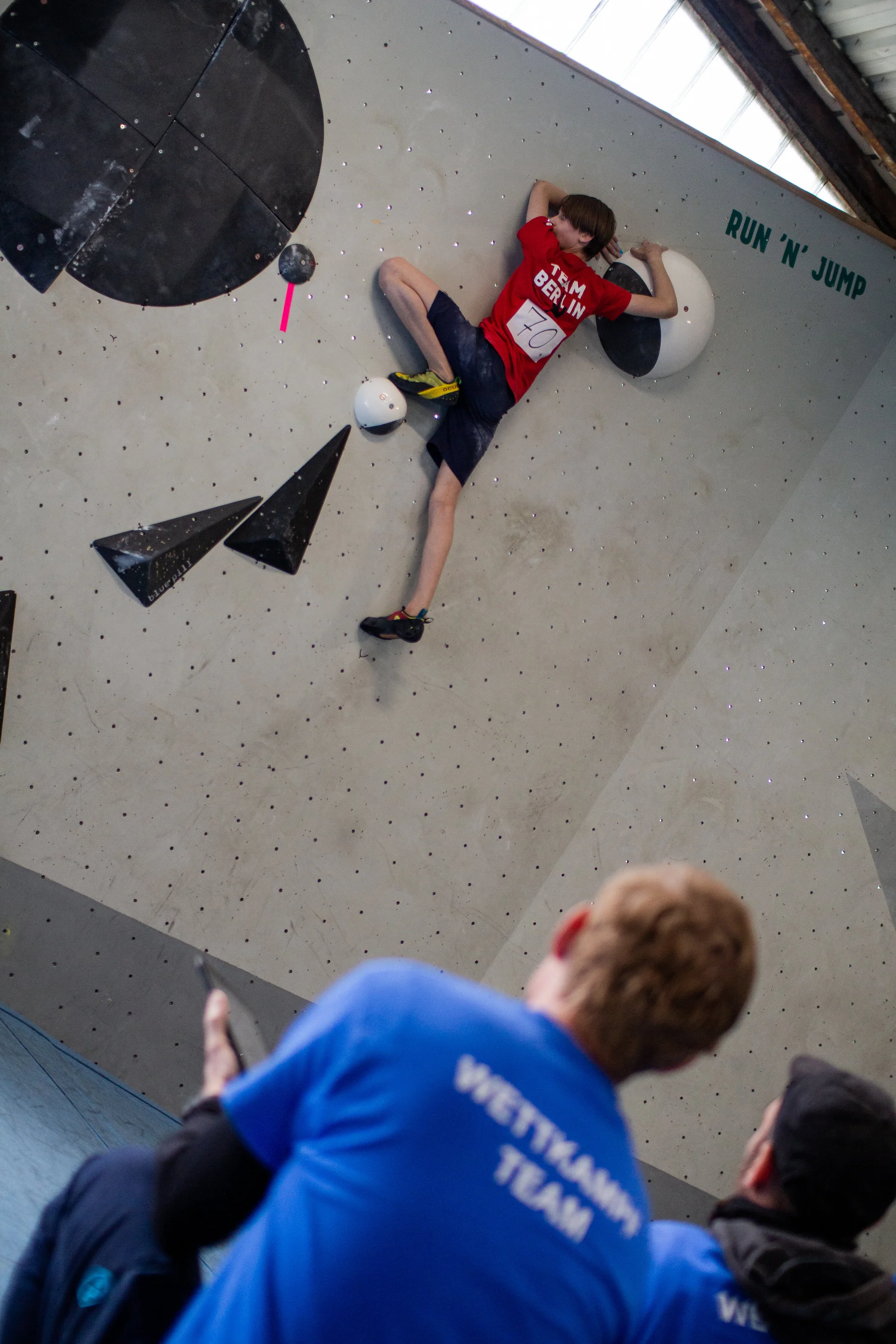 Landesmeisterschaft_Bouldern_Berlin_Sachsen_2022_Finale_Jugend_BC | © Kilian Dorner