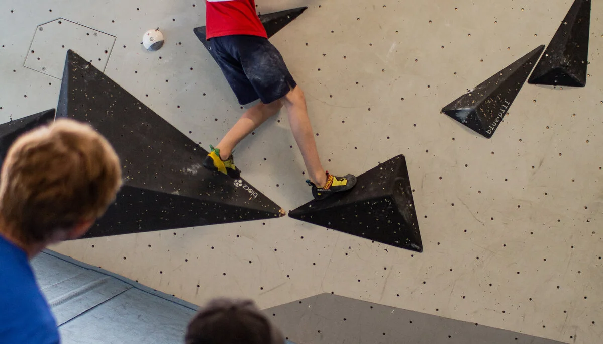 Landesmeisterschaft_Bouldern_Berlin_Sachsen_2022_Finale_Jugend_BC | © Kilian Dorner