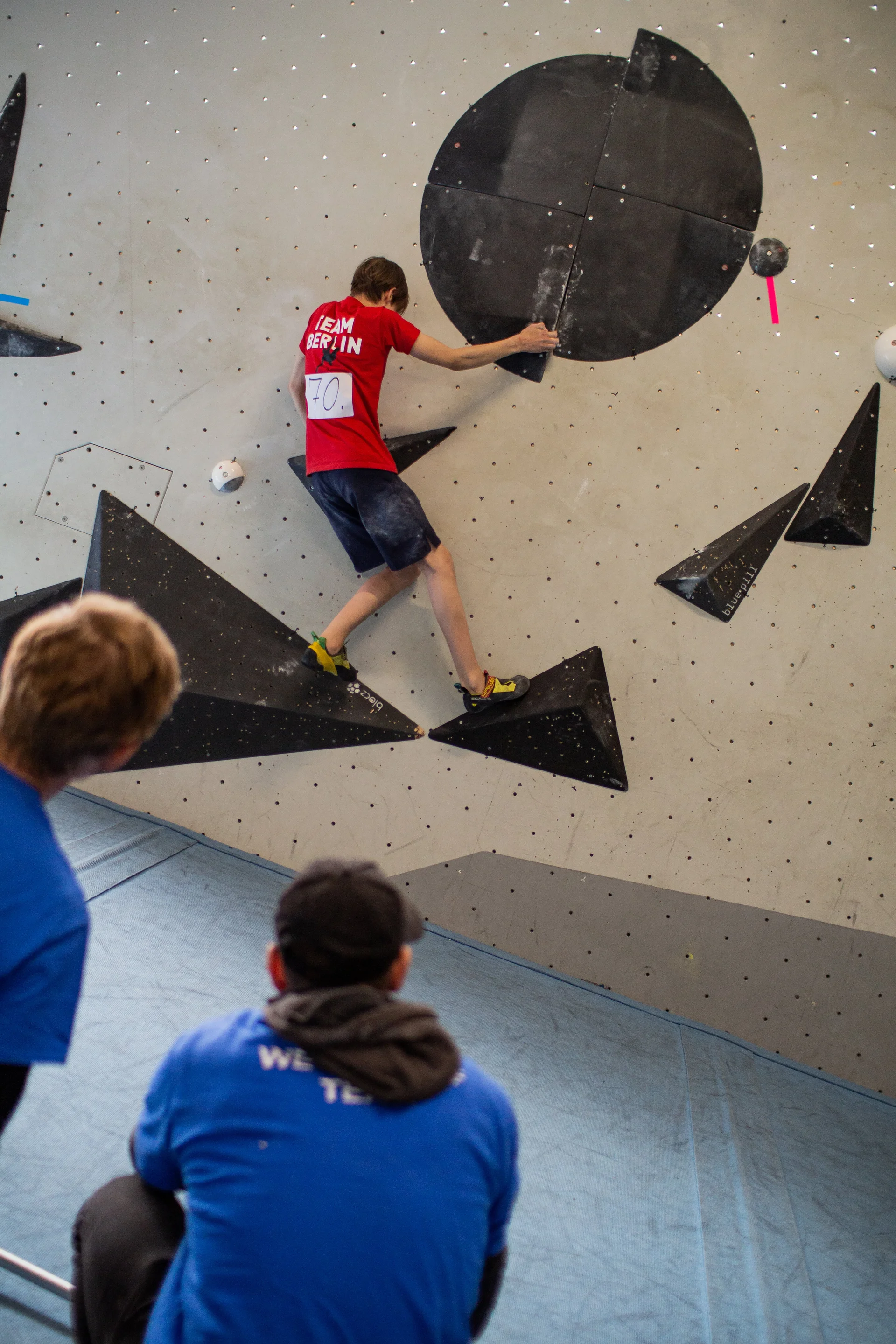 Landesmeisterschaft_Bouldern_Berlin_Sachsen_2022_Finale_Jugend_BC | © Kilian Dorner