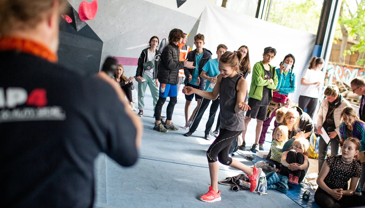 Landesmeisterschaft_Bouldern_Berlin_Sachsen_2022_Finale_Jugend_BC | © Kilian Dorner