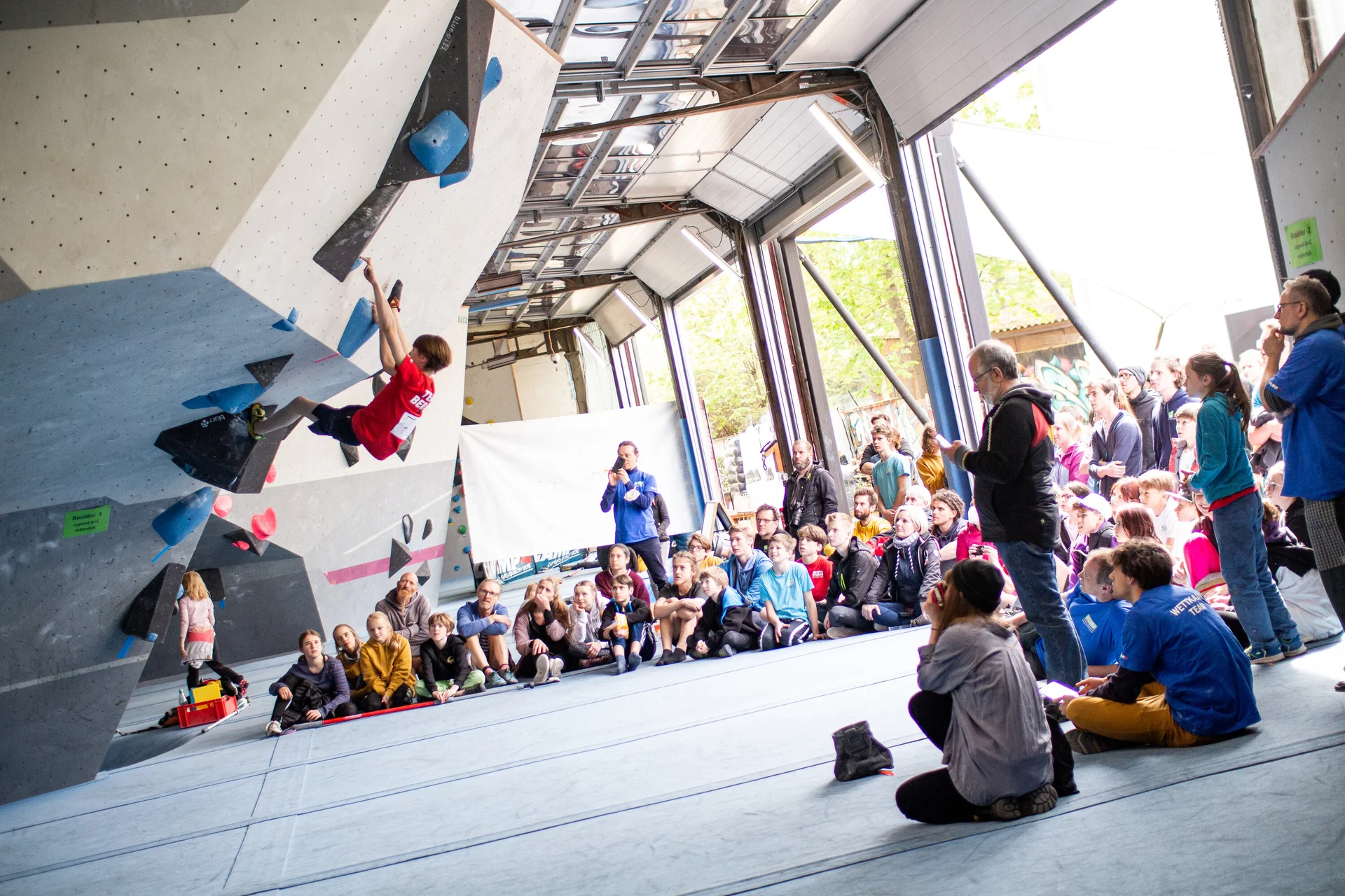 Landesmeisterschaft_Bouldern_Berlin_Sachsen_2022_Finale_Jugend_BC | © Kilian Dorner