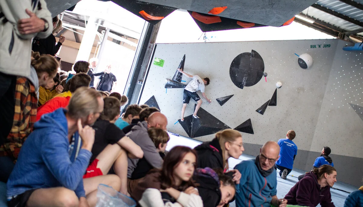 Landesmeisterschaft_Bouldern_Berlin_Sachsen_2022_Finale_Jugend_BC | © Kilian Dorner