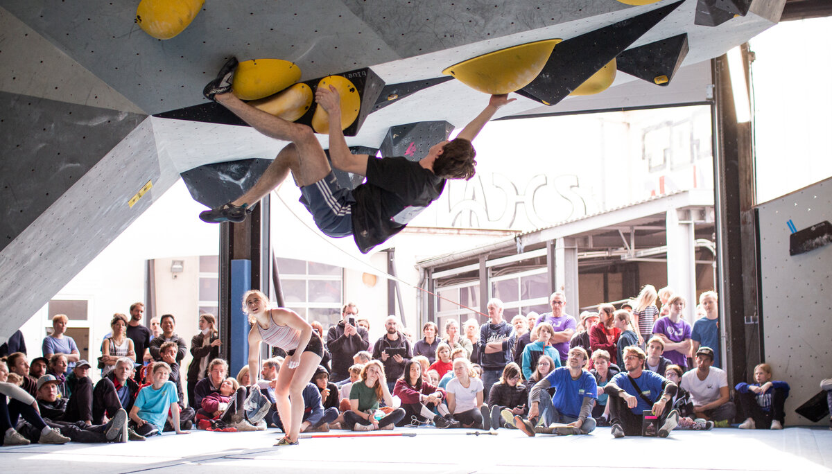 Landesmeisterschaft_Bouldern_Berlin_Sachsen_2022_Finale_Jugend_A_Erwachsene | © Kilian Dorner Landesmeisterschaft_Bouldern_Berlin_Sachsen_2022_Finale_Jugend_A_Erwachsene | © Kilian Dorner