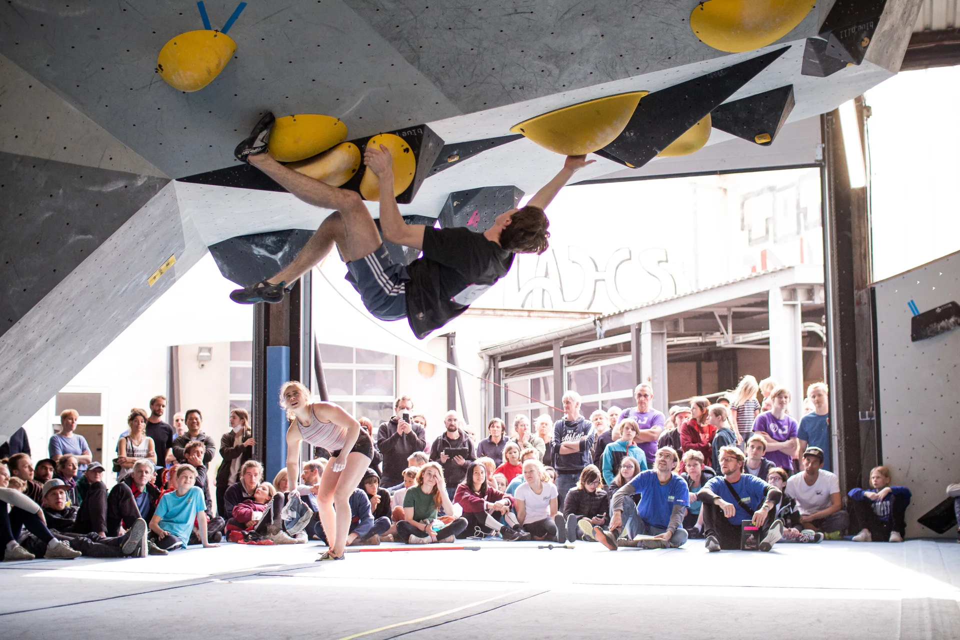 Landesmeisterschaft_Bouldern_Berlin_Sachsen_2022_Finale_Jugend_A_Erwachsene | © Kilian Dorner