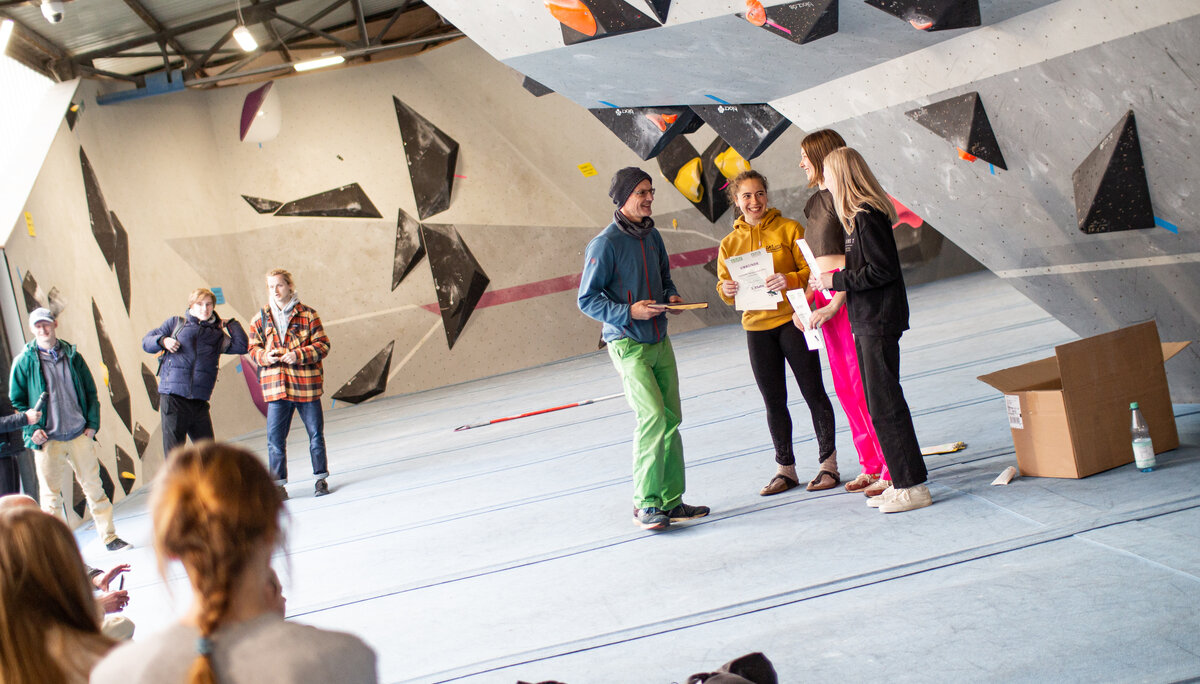 Landesmeisterschaft_Bouldern_Berlin_Sachsen_2022_Finale_Jugend_A_Erwachsene | © Kilian Dorner Landesmeisterschaft_Bouldern_Berlin_Sachsen_2022_Finale_Jugend_A_Erwachsene | © Kilian Dorner