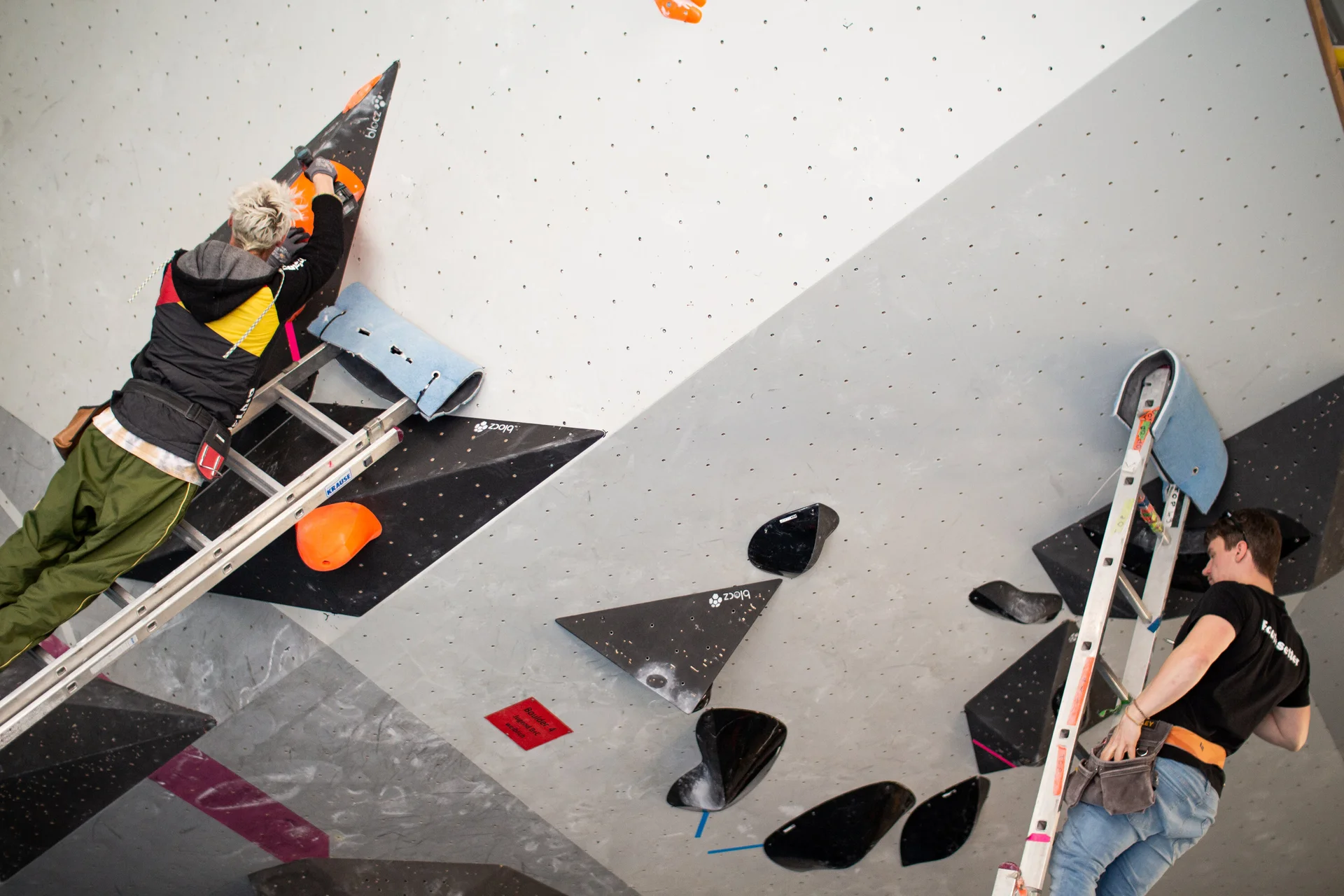 Landesmeisterschaft_Bouldern_Berlin_Sachsen_2022_Routesetting | © Kilian Dorner