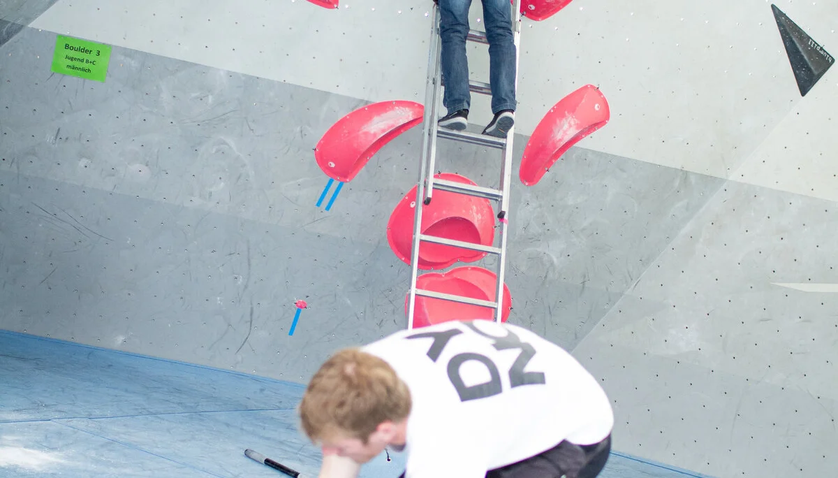 Landesmeisterschaft_Bouldern_Berlin_Sachsen_2022_Routesetting | © Kilian Dorner