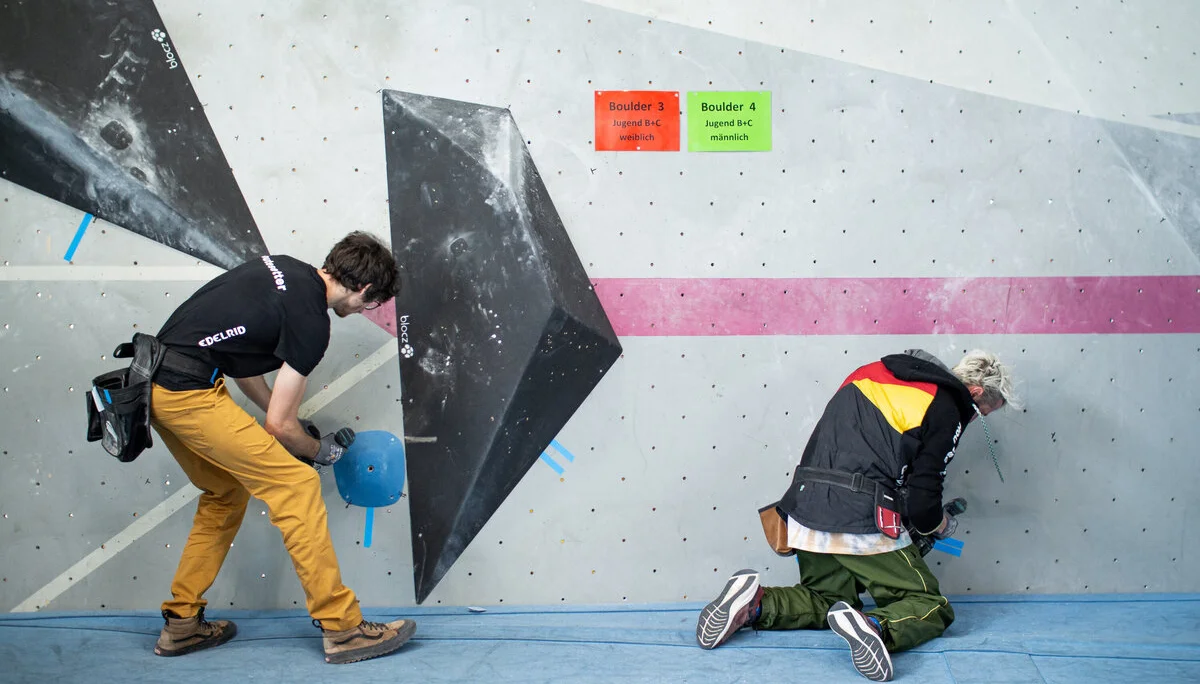Landesmeisterschaft_Bouldern_Berlin_Sachsen_2022_Routesetting | © Kilian Dorner
