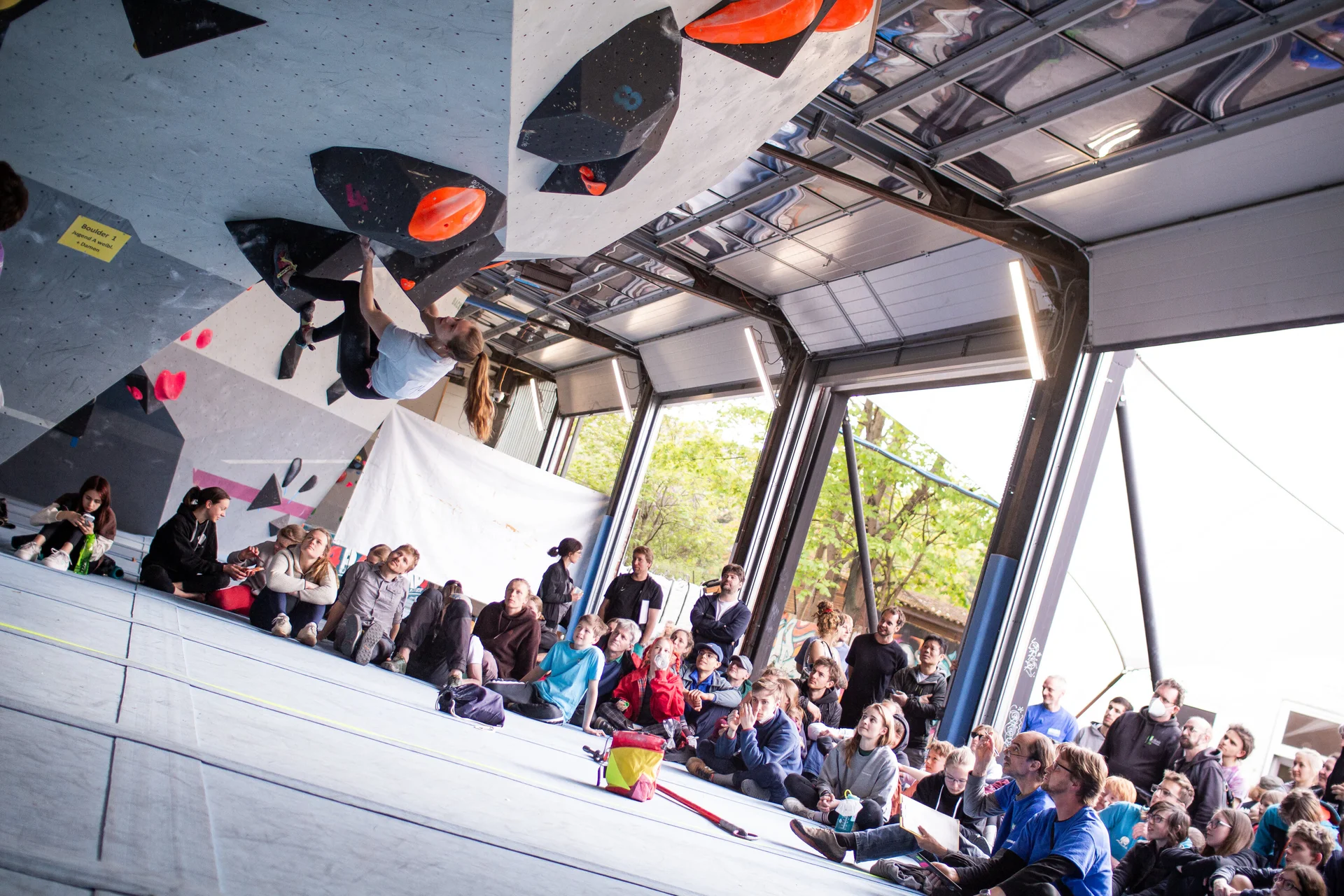 Landesmeisterschaft_Bouldern_Berlin_Sachsen_2022_Zuschauer | © Kilian Dorner