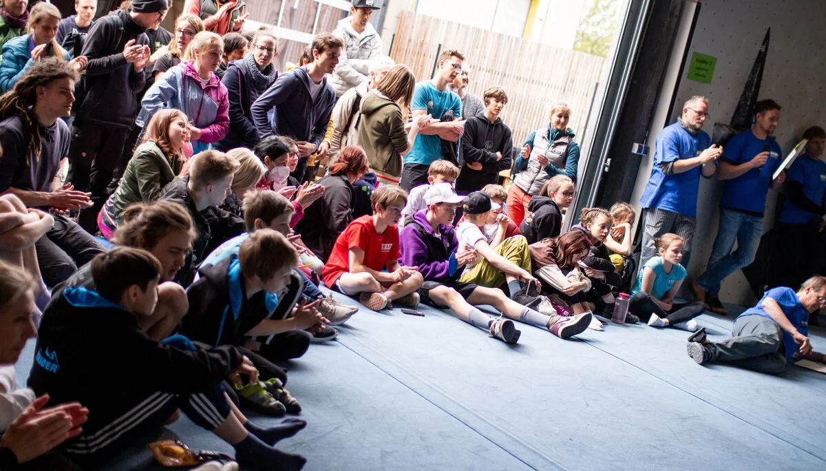 Landesmeisterschaft_Bouldern_Berlin_Sachsen_2022_Zuschauer | © Kilian Dorner