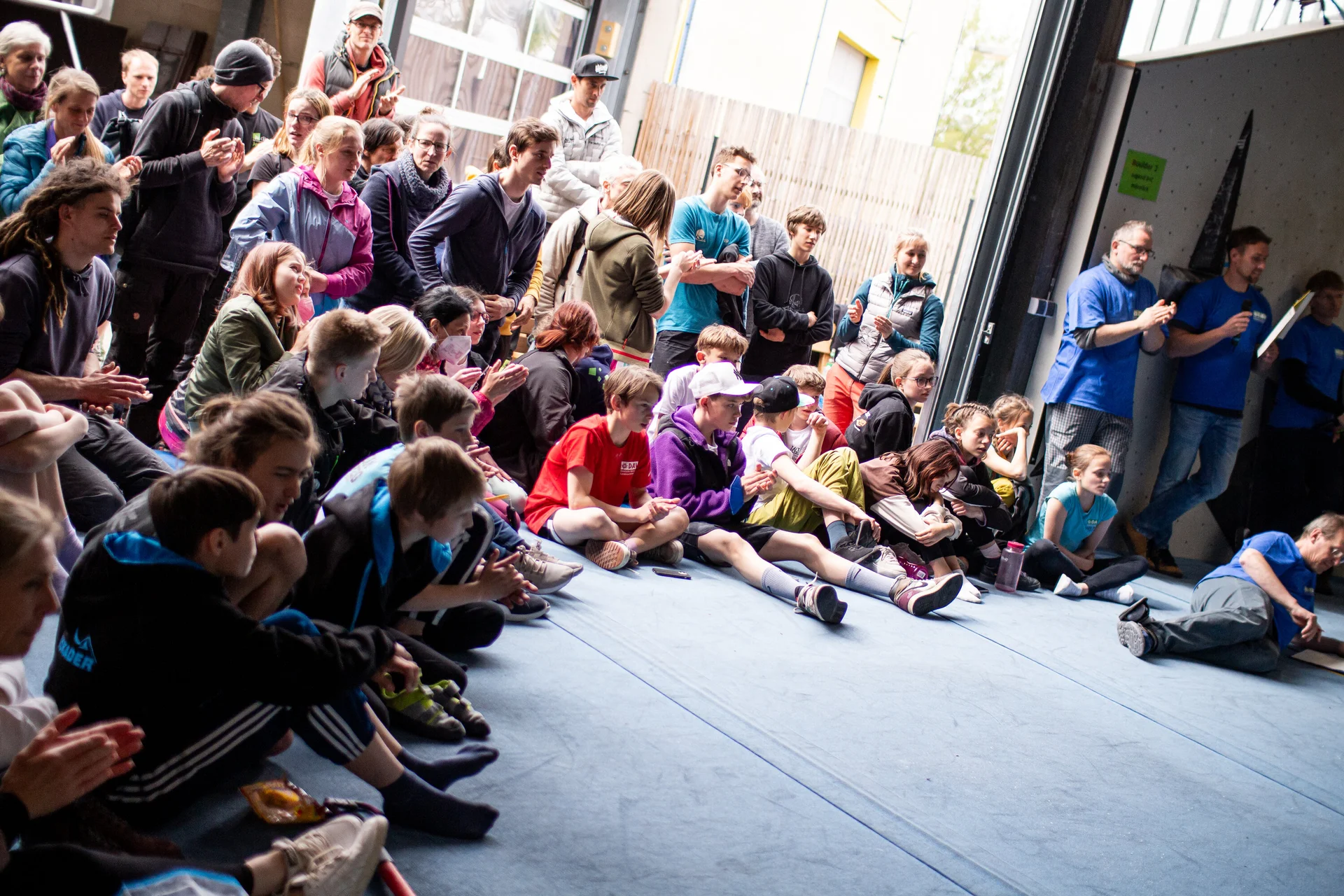 Landesmeisterschaft_Bouldern_Berlin_Sachsen_2022_Zuschauer | © Kilian Dorner