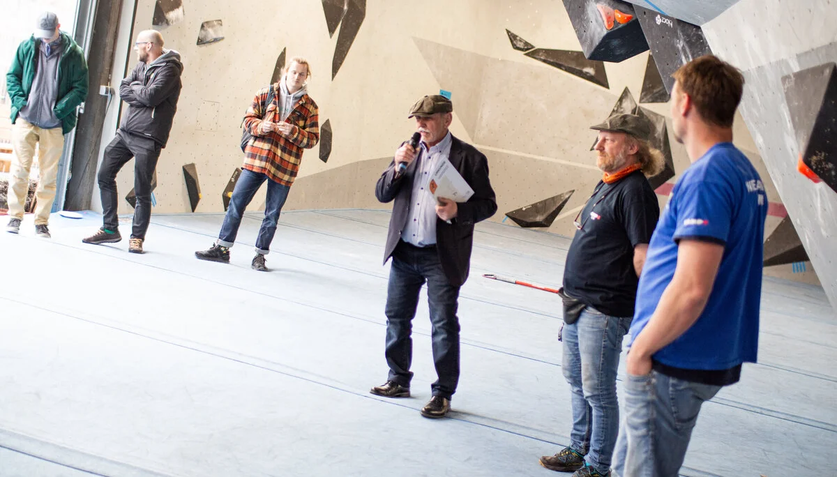 Landesmeisterschaft_Bouldern_Berlin_Sachsen_2022_Offizielle | © Kilian Dorner